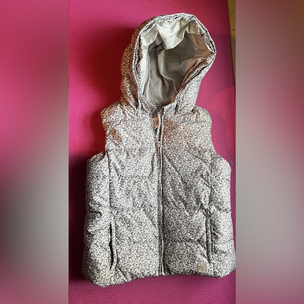 Girls Gap puffer vest xxl
